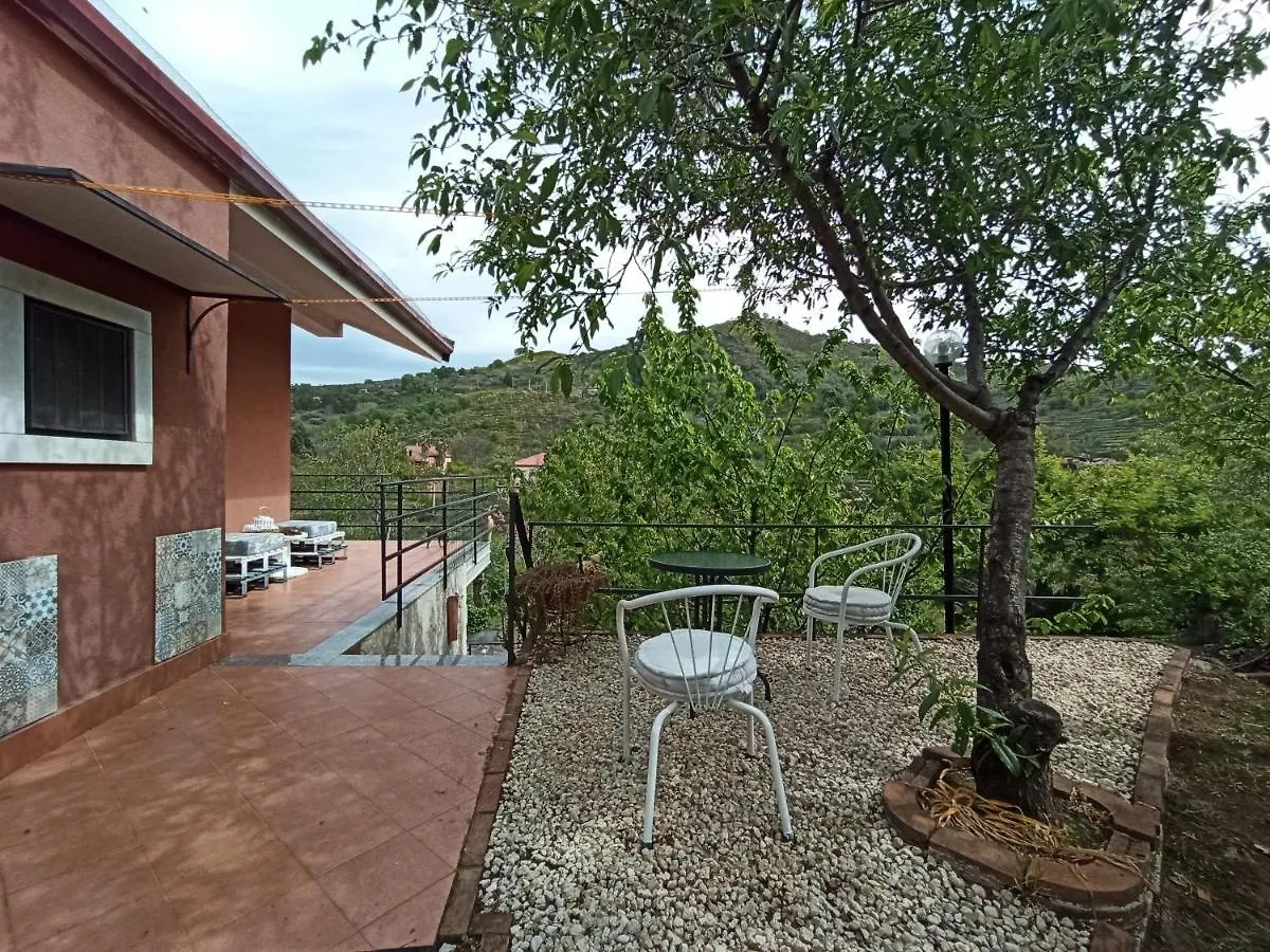 Villa La terra dei ciliegi tra l'Etna e il mare di Taormina Piedimonte Etneo 0*,  Italia